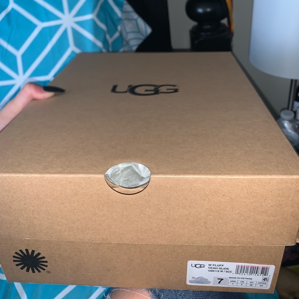 Uggs slides - Picture 5 of 5